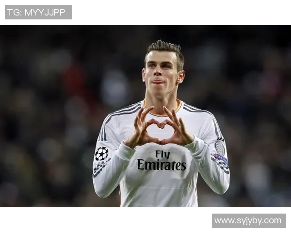 足球明星复古风格女性肖像展现经典魅力与时代交融之美